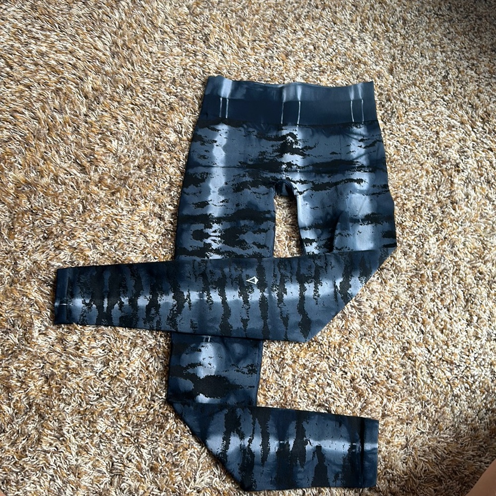 Ivivva tie dye leggings - outstanding condition